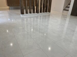 ワンニャンすべらん施工前のフローリング状態2